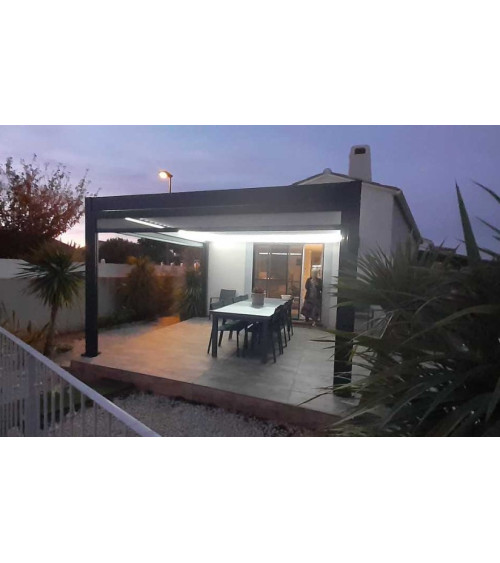 Pérgola Jane 4x4 m em alumínio – com 3 estores laterais