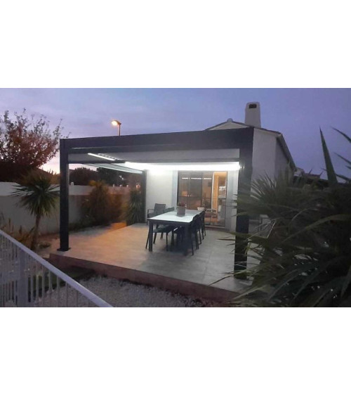 Pergola bioclimatica Jane 4x4m in alluminio con 4 tende zanzariere