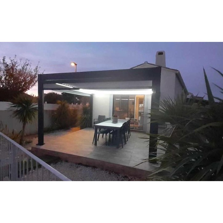 Pergola bioclimatica Jane 4x4m in alluminio con 4 tende zanzariere