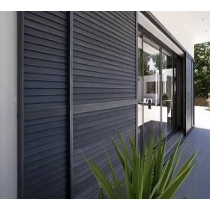 Persienne d’extérieur avec lames motorisées en aluminium Célian - sur mesure 370M2