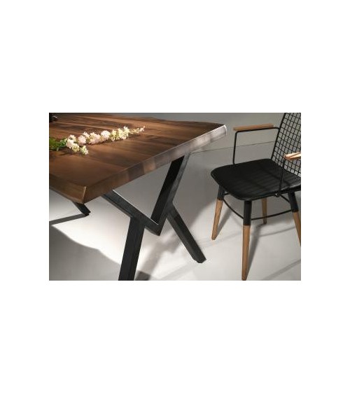 Ensemble table 160 cm bois et métal et 4 chaises noires Tania