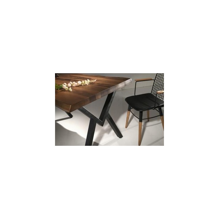 Ensemble table 160 cm bois et métal et 4 chaises noires Tania
