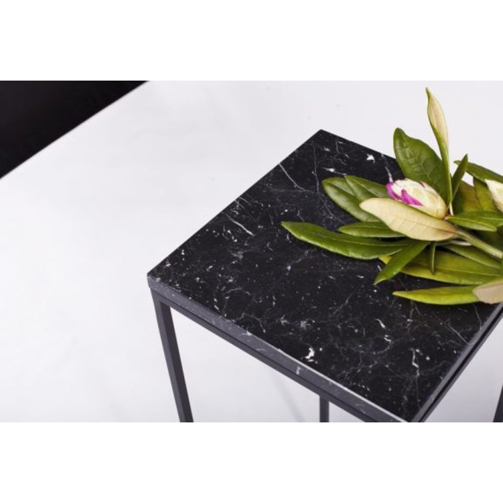 Mesa de apoio em mármore preto