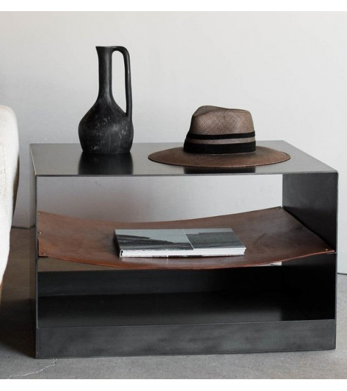 Mesa de apoyo en mármol natural blanco y cuero