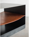 Table d'appoint en métal noir et cuir